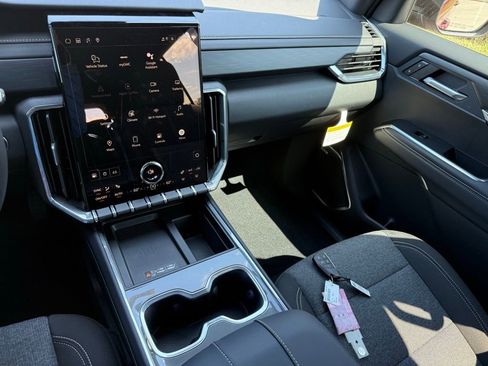 New 2026 GMC Acadia Elevation image 28