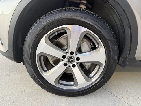 Used 2019 Mercedes-Benz GLC 300 4MATIC image 13