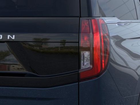 New 2025 Ford Expedition Active image 24