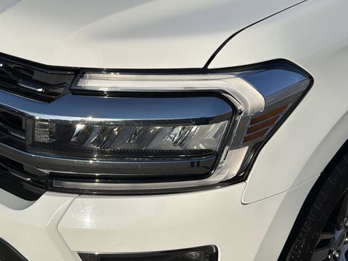 Used 2023 Ford Expedition Limited image 10