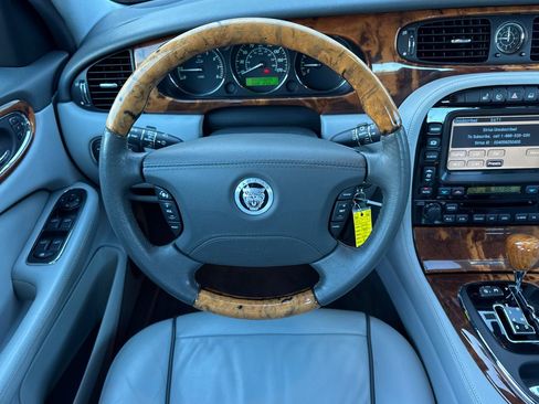 Used 2008 Jaguar XJ8 image 15