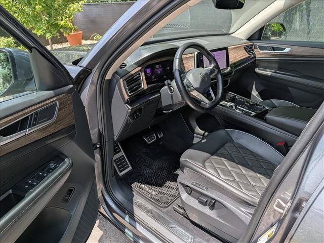Certified 2025 Volkswagen Atlas SEL Premium R-Line AWD/4WD image 30