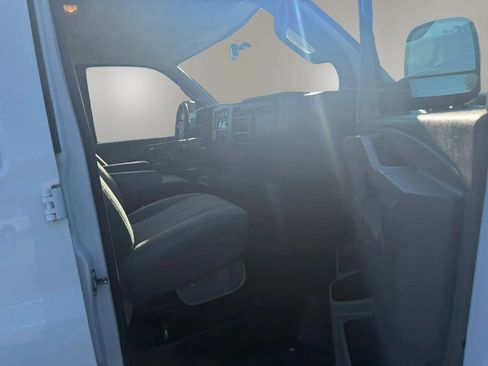 Used 2022 GMC Savana 2500 RWD image 21