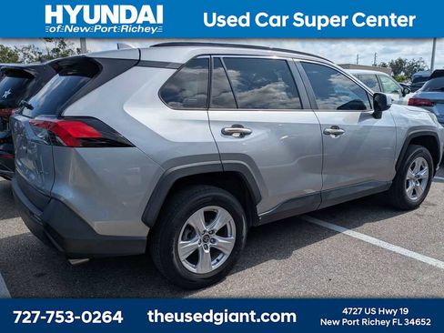 Used 2021 Toyota RAV4 XLE FWD image 2