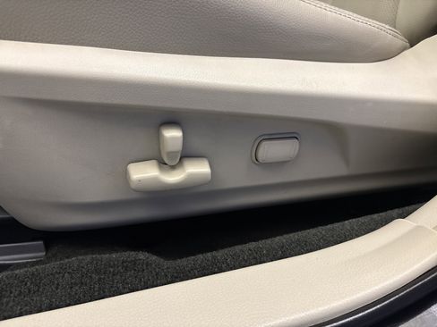 Used 2012 Subaru Outback 2.5i Limited w/ Moonroof Pkg image 13