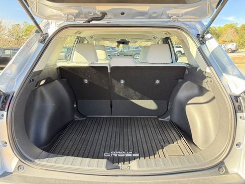 Used 2025 Toyota Corolla Cross L image 30