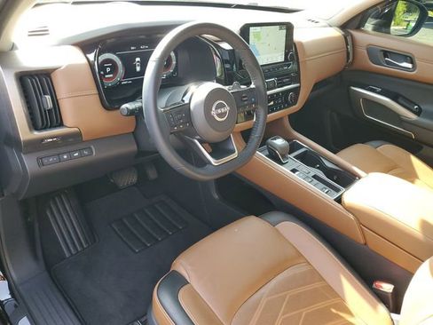 Used 2024 Nissan Pathfinder Platinum FWD image 6