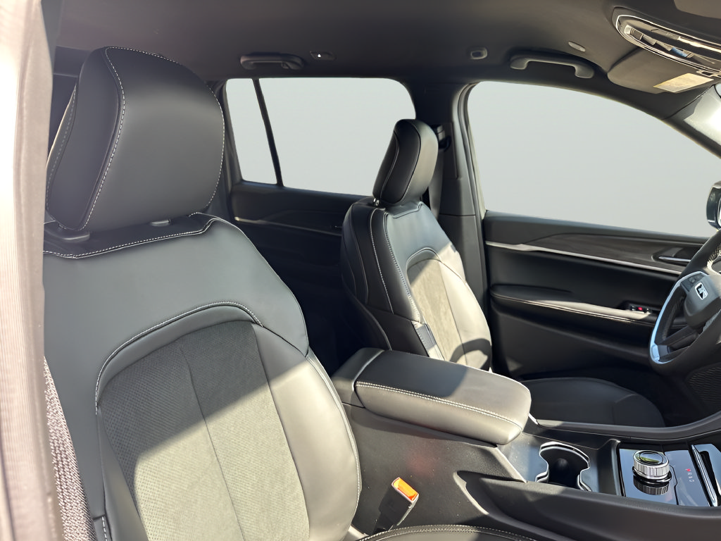 New 2026 Jeep Grand Cherokee Altitude RWD image 42