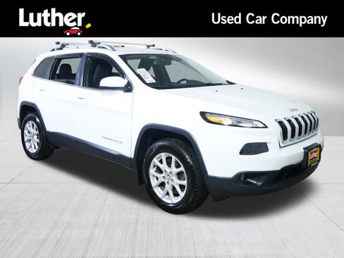Used 2017 Jeep Cherokee Latitude w/ Cold Weather Group AWD/4WD image 1