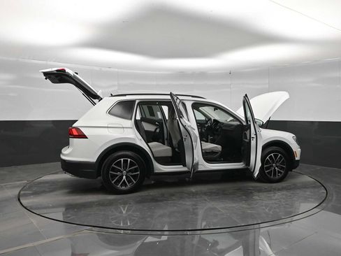 Used 2021 Volkswagen Tiguan SE w/ Panoramic Sunroof Package AWD/4WD image 40