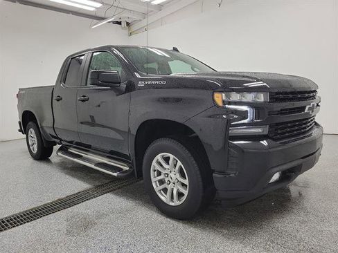 Used 2021 Chevrolet Silverado 1500 RST image 2