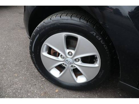 Used 2016 Kia Soul FWD image 13