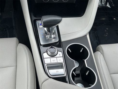 Used 2025 Genesis G70 2.5T image 20