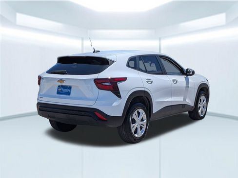 Used 2025 Chevrolet Trax LS FWD image 6