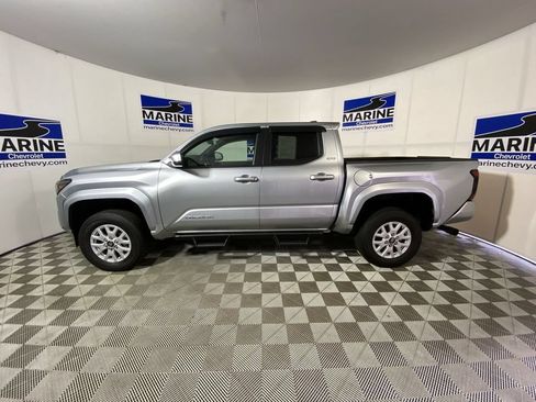 Used 2024 Toyota Tacoma SR5 AWD/4WD image 10