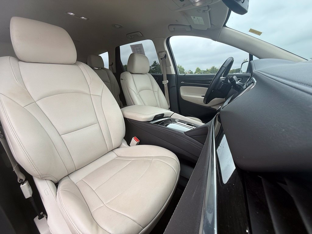 Used 2023 Buick Enclave Essence AWD/4WD image 31
