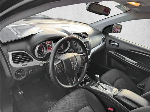 Used 2019 Dodge Journey SE image 11
