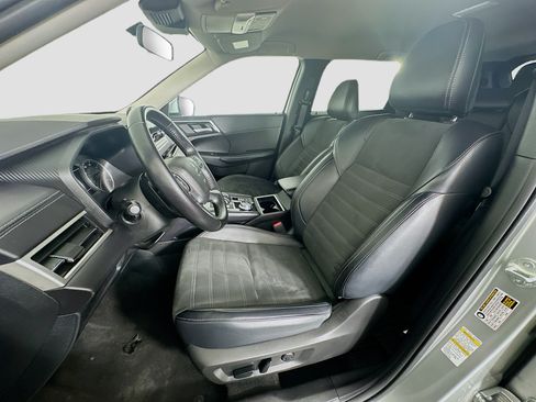 Used 2024 Mitsubishi Outlander SE AWD/4WD image 13