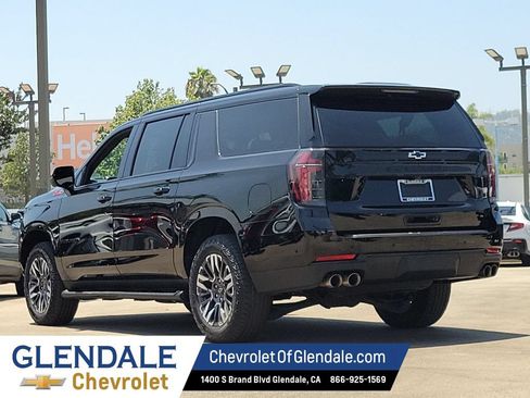 Certified 2025 Chevrolet Suburban Z71 AWD/4WD image 13