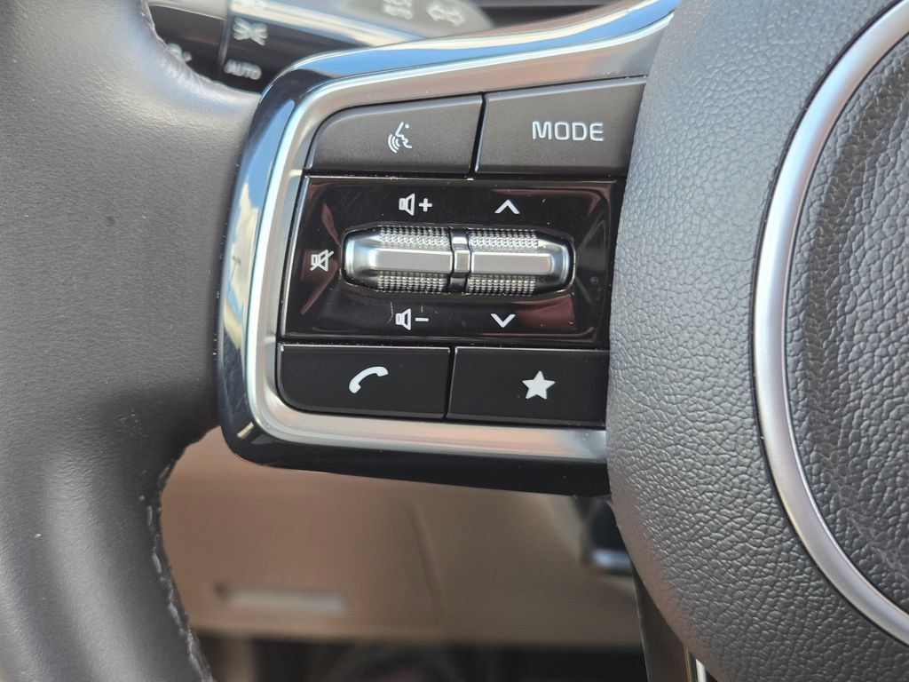 Certified 2025 Kia Carnival EX FWD image 25