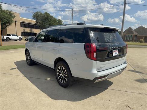 Used 2025 Ford Expedition Platinum AWD/4WD image 5