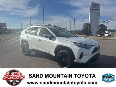 Used 2024 Toyota RAV4 SE image 1