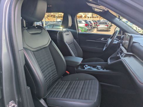 Used 2025 Ford Explorer ST-Line image 27