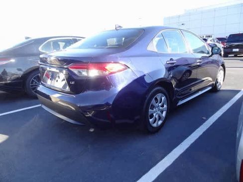 Used 2021 Toyota Corolla LE image 5