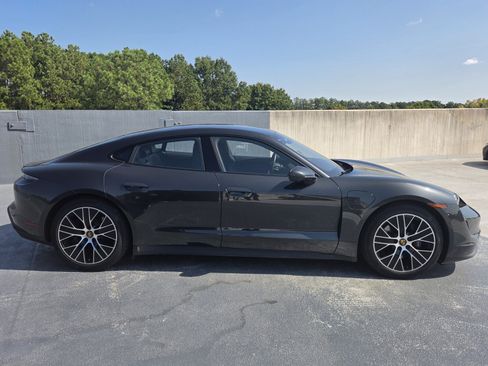 Used 2022 Porsche Taycan RWD image 6