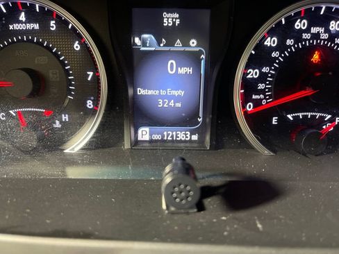 Used 2016 Toyota Camry XSE image 19