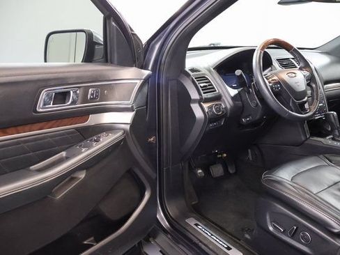 Used 2017 Ford Explorer Platinum AWD/4WD image 8