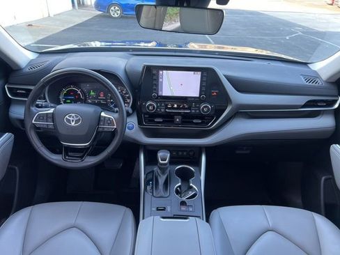 Used 2021 Toyota Highlander XLE image 14