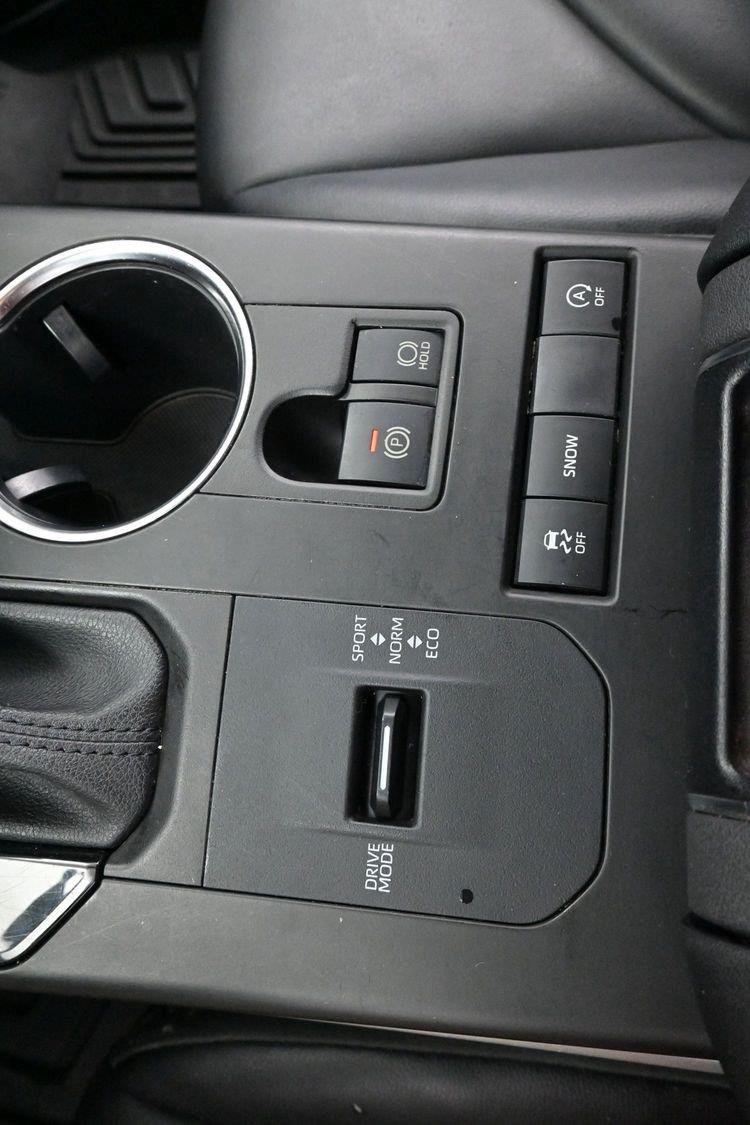 Used 2022 Toyota Highlander XLE FWD image 27