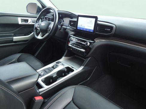 Used 2022 Ford Explorer Limited w/ Equipment Group 301A image 12