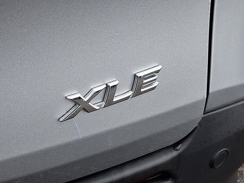 Used 2025 Toyota Sienna XLE image 32