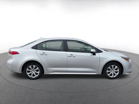 Used 2025 Toyota Corolla LE FWD image 16