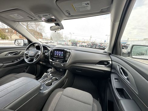 Used 2021 Chevrolet Traverse LT image 30