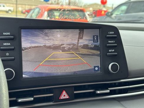 Used 2023 Hyundai Elantra SEL image 18