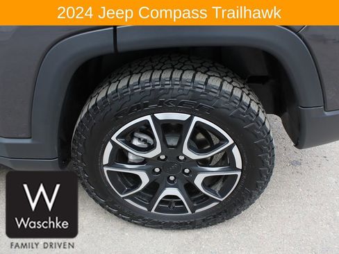 Used 2024 Jeep Compass Trailhawk w/ Trailhawk Elite Group image 11