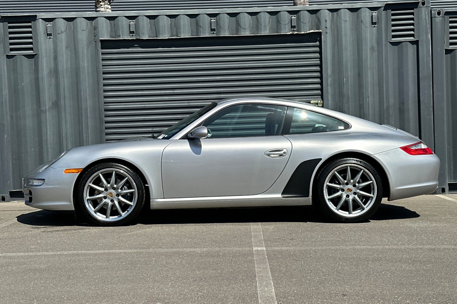 Used 2006 Porsche 911 Carrera RWD image 2