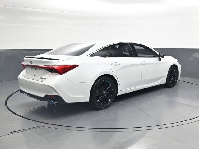 Used 2019 Toyota Avalon Touring FWD image 4