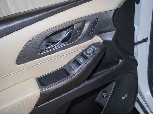 Used 2022 Chevrolet Traverse Premier image 12