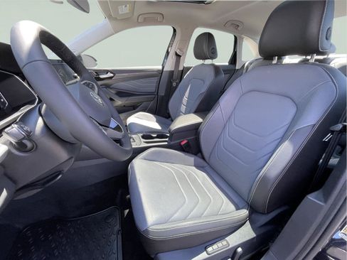 Used 2025 Volkswagen Jetta SEL FWD image 12