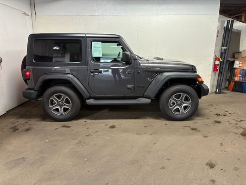 Used 2022 Jeep Wrangler Sport AWD/4WD image 4
