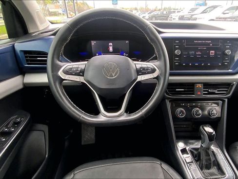 Used 2022 Volkswagen Taos SE FWD image 6