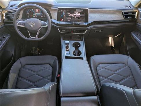 Used 2024 Volkswagen Atlas SE image 17