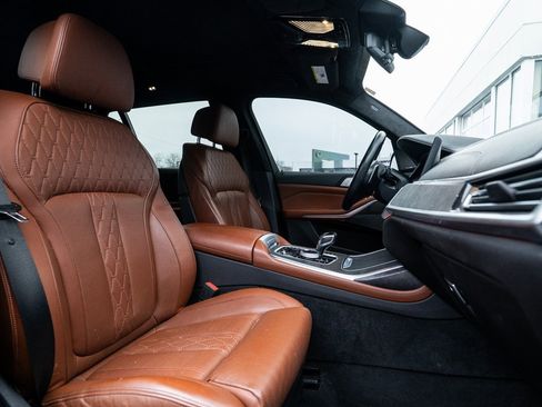 Used 2022 BMW X7 M50i image 13