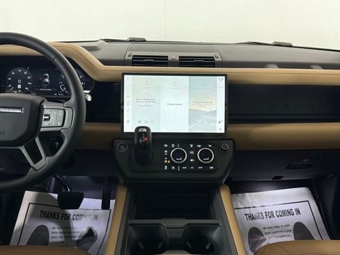 New 2026 Land Rover Defender 110 X-Dynamic SE image 24