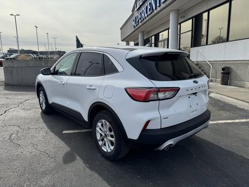 Used 2020 Ford Escape SE image 5