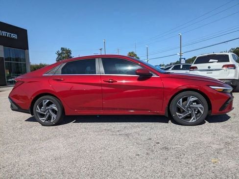 Certified 2025 Hyundai Elantra SEL FWD image 2